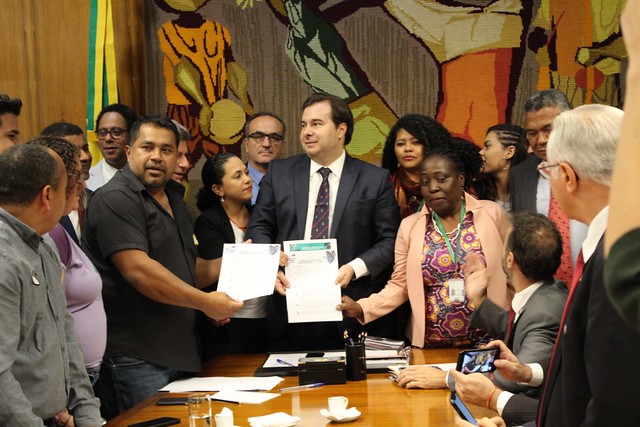 Movimentos e organizações do campo entregam “Carta da Terra” a Rodrigo Maia na Câmara