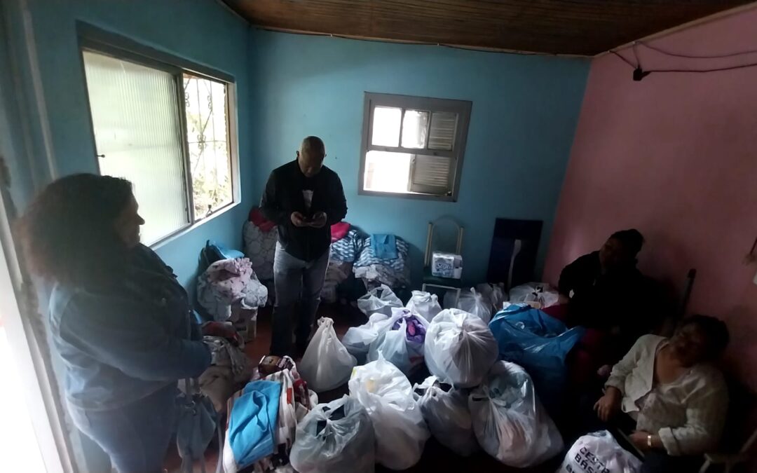 CONAQ participa de ação para levar donativos à população quilombola atingida por enchentes no Rio Grande do Sul